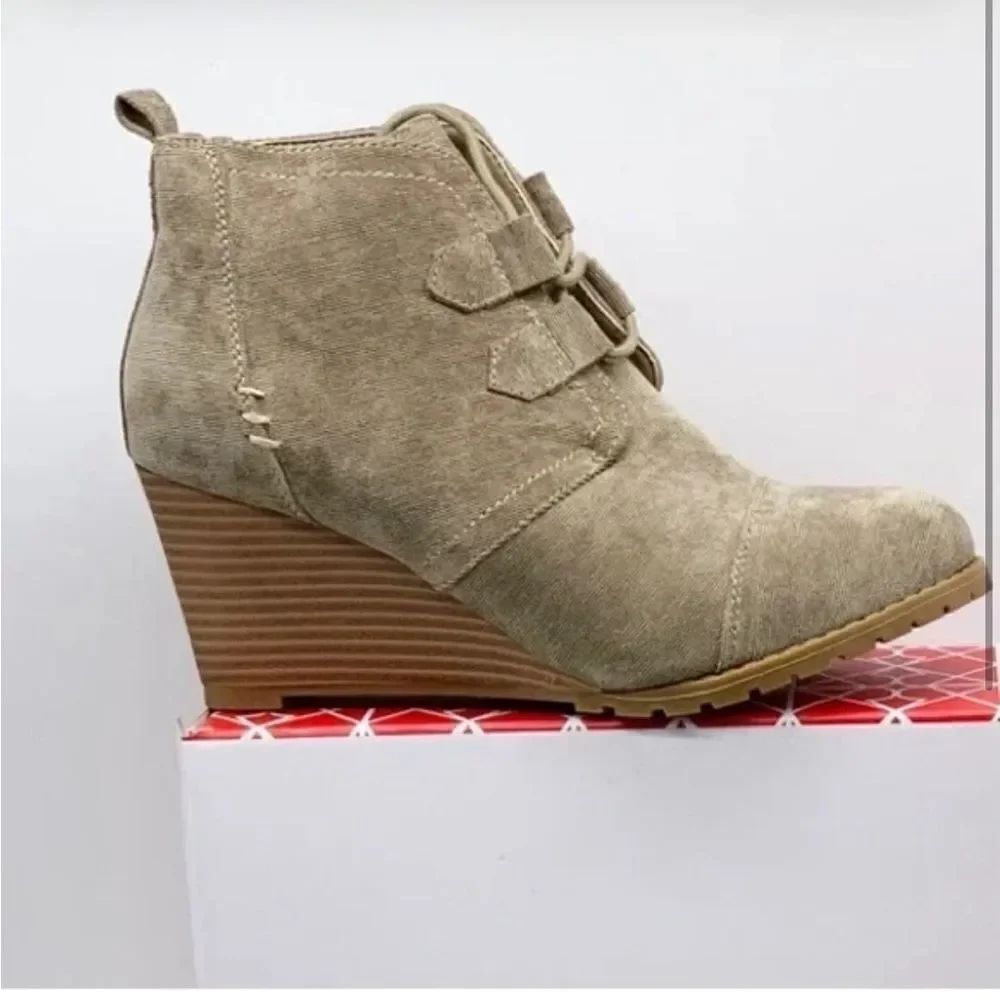 RAMPAGE Krispy tab lace up Wedge Heeled Ankle Boots corduroy fabric NEW 8.5